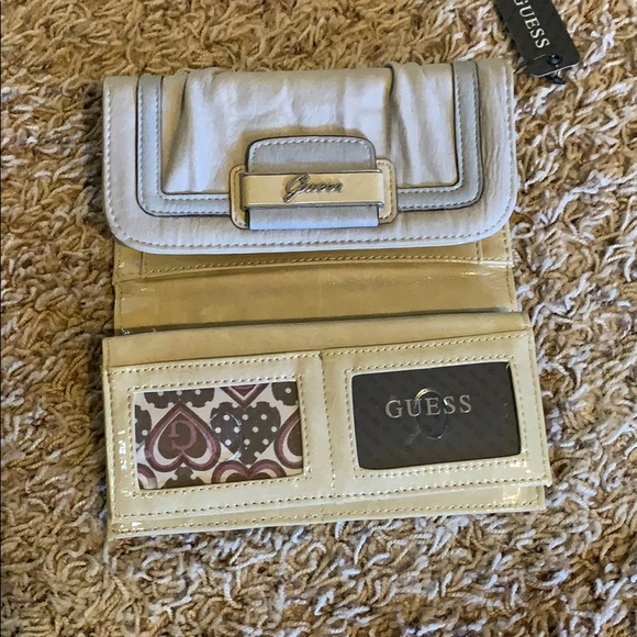 Guess wallet - Picture 2 of 6